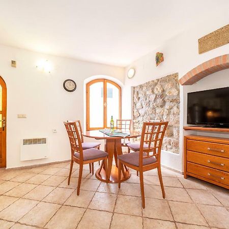 Mediterranean Apartment Korina Башка Экстерьер фото