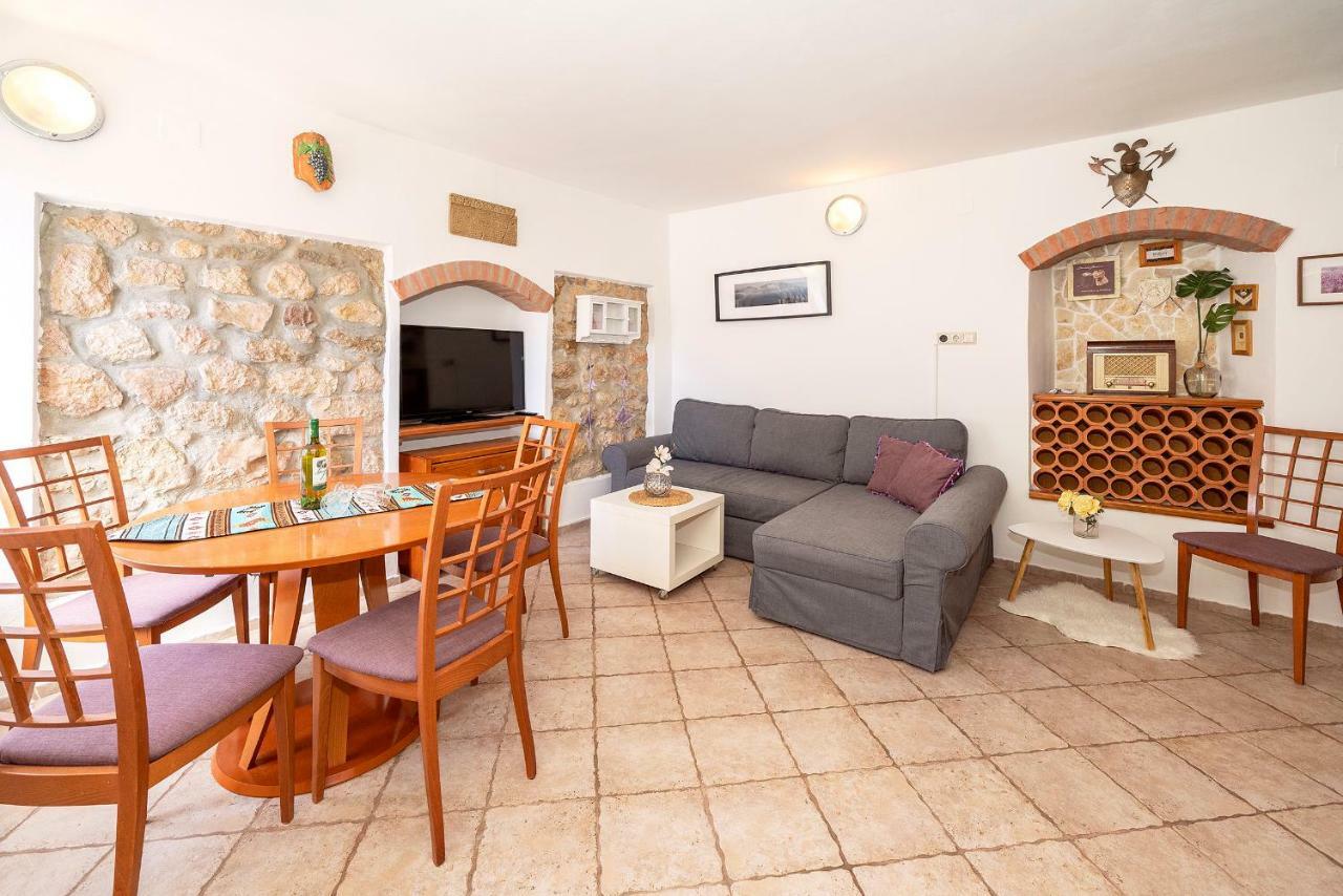 Mediterranean Apartment Korina Башка Экстерьер фото