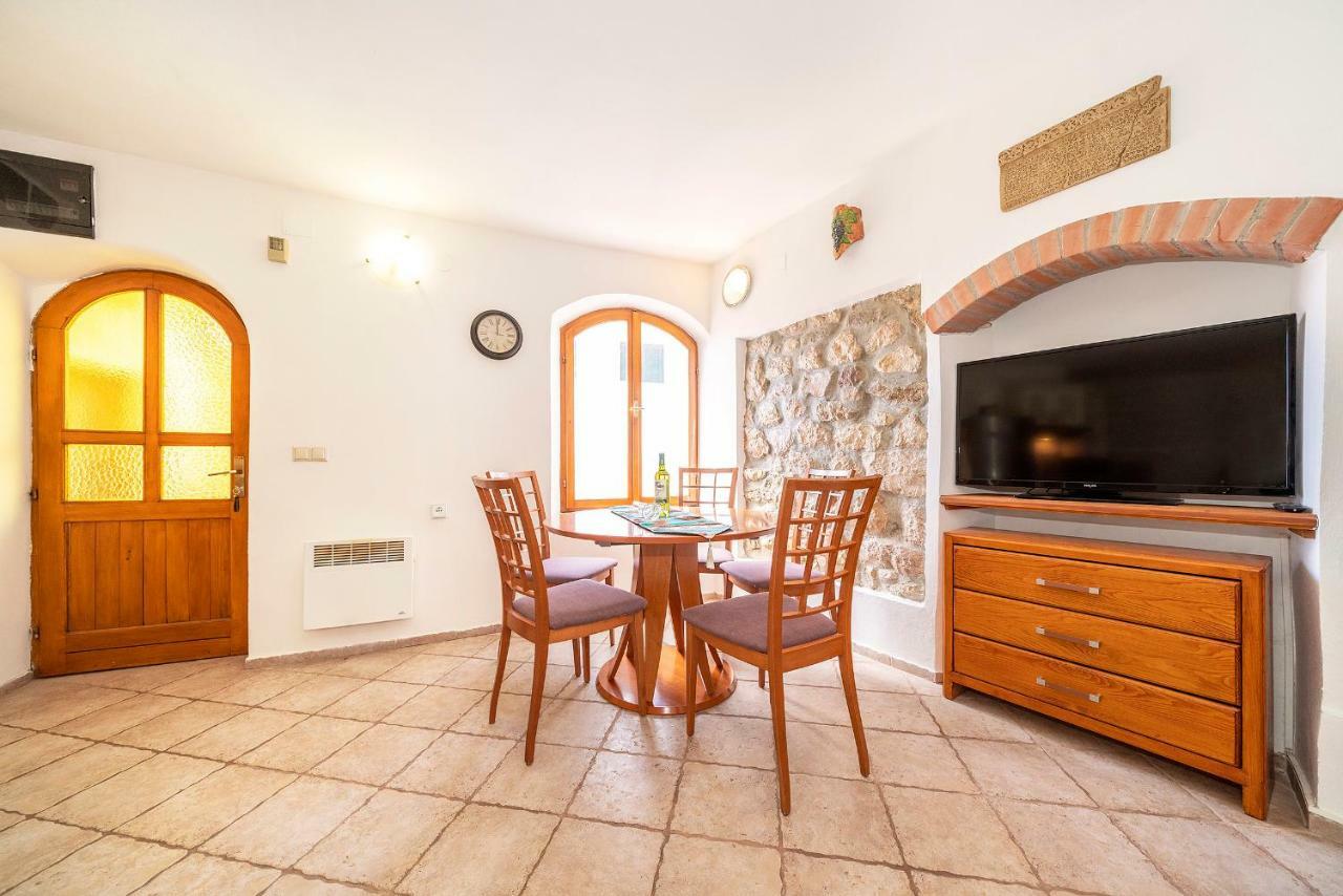 Mediterranean Apartment Korina Башка Экстерьер фото